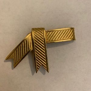 Vintage personalized gold ribbon brooch
